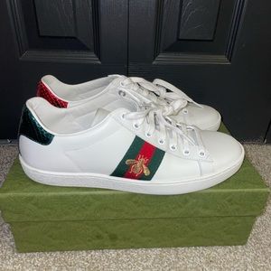 Women's Ace sneaker with bee